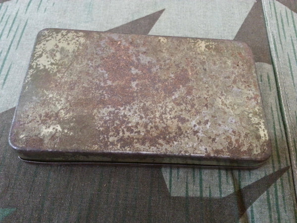 Kosmos Kommodore Cigarette Worn Tin