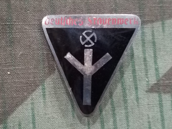 Deutsches Frauenwerk Pin