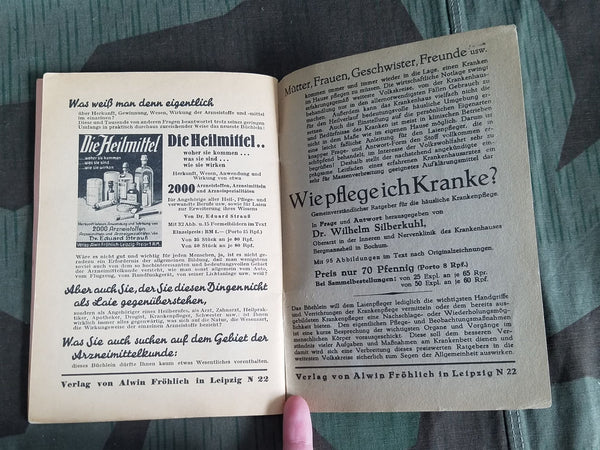 Wie Helfe Ich? Original First Aid Book with Poison Gas Leaflet