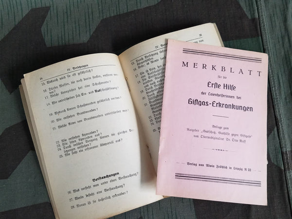 Wie Helfe Ich? Original First Aid Book with Poison Gas Leaflet