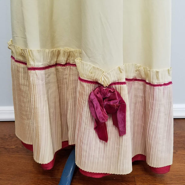 White and Pink Sleeveless Gown <br> (B-33.5" W-27" H-40")