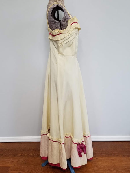 White and Pink Sleeveless Gown <br> (B-33.5" W-27" H-40")