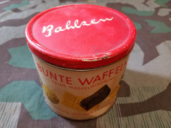 Vintage WWII-era German Bahlsen Bunte Waffeln Cookie Tin
