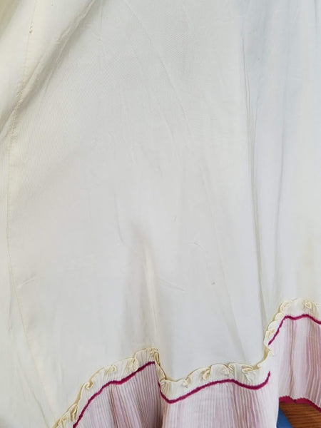 White and Pink Sleeveless Gown <br> (B-33.5" W-27" H-40")