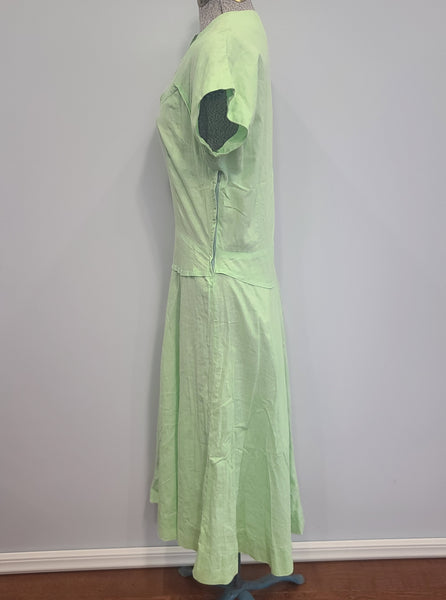 Light Green Dress <br> (B-36" W-28" H-42")