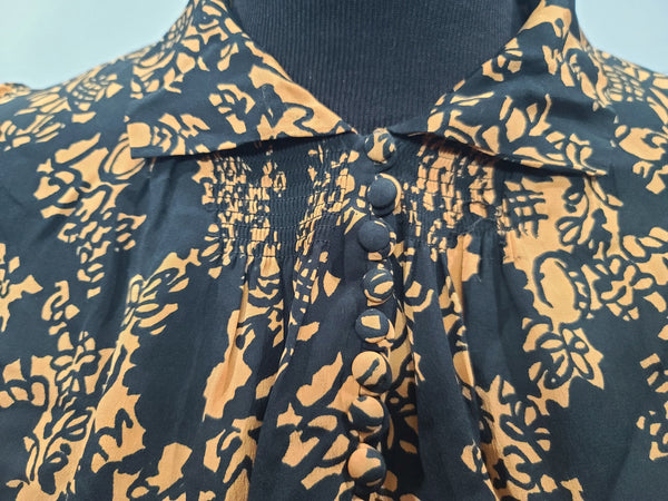 1930s Silk Print Dress <br> (B-43" W-35" H-44")