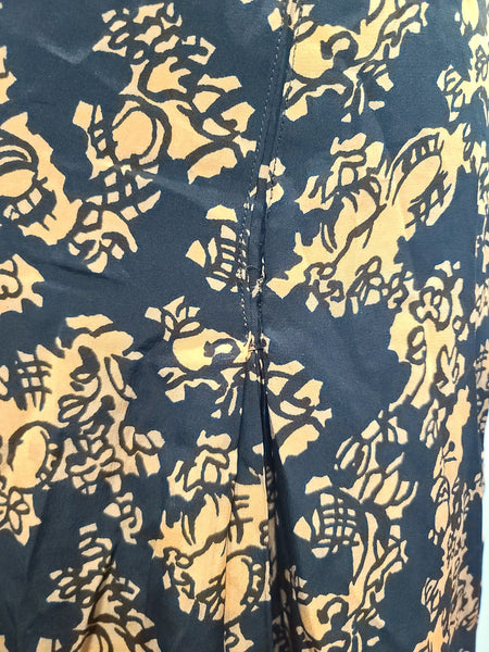 1930s Silk Print Dress <br> (B-43" W-35" H-44")
