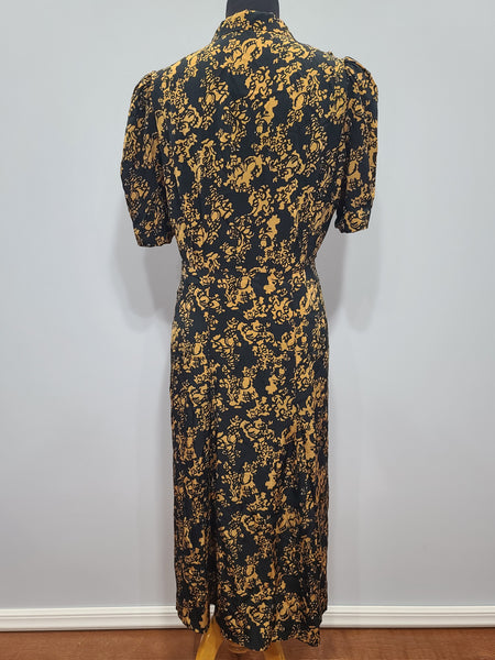 1930s Silk Print Dress <br> (B-43" W-35" H-44")