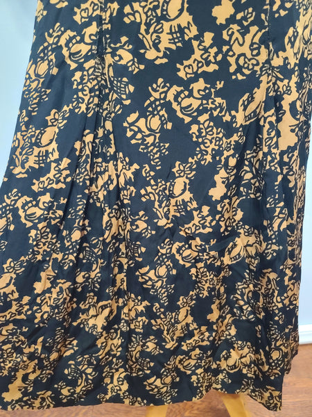 1930s Silk Print Dress <br> (B-43" W-35" H-44")