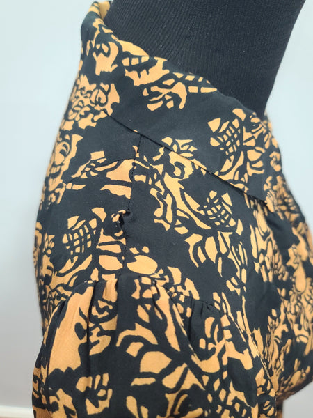 1930s Silk Print Dress <br> (B-43" W-35" H-44")