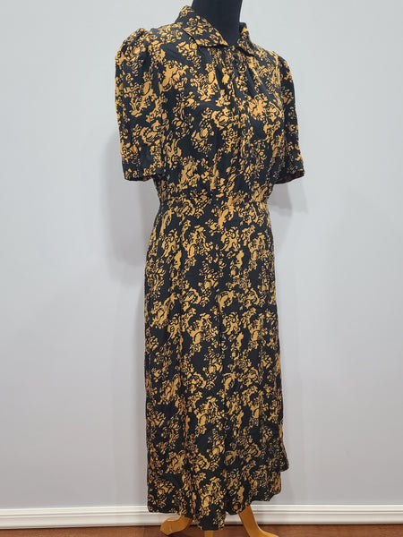 1930s Silk Print Dress <br> (B-43" W-35" H-44")