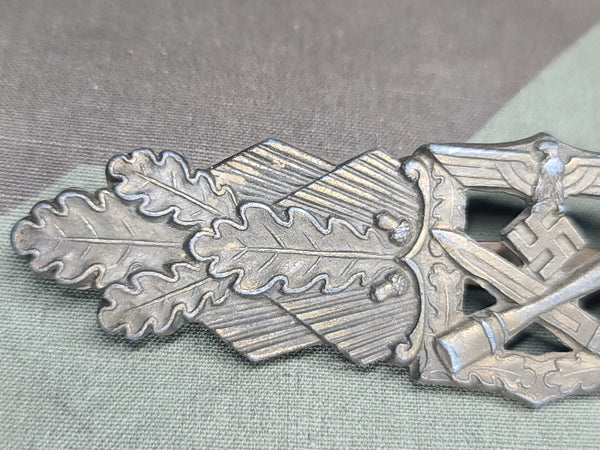 C.E.Junker Close Combat Clasp in Bronze BROKEN CLASP