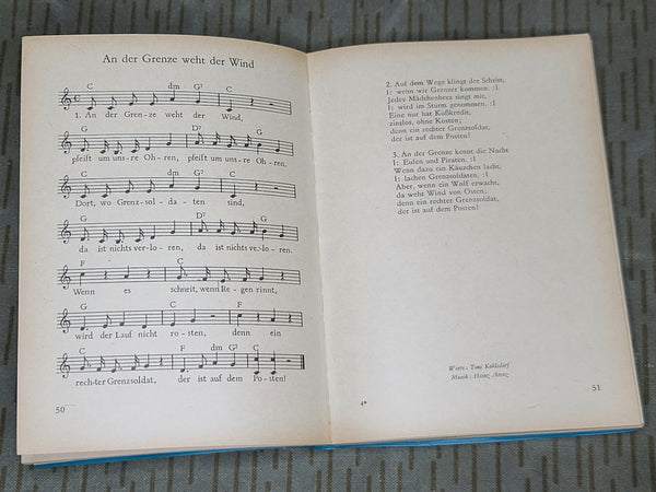 East German Soldaten Singen Soldier's Song Book