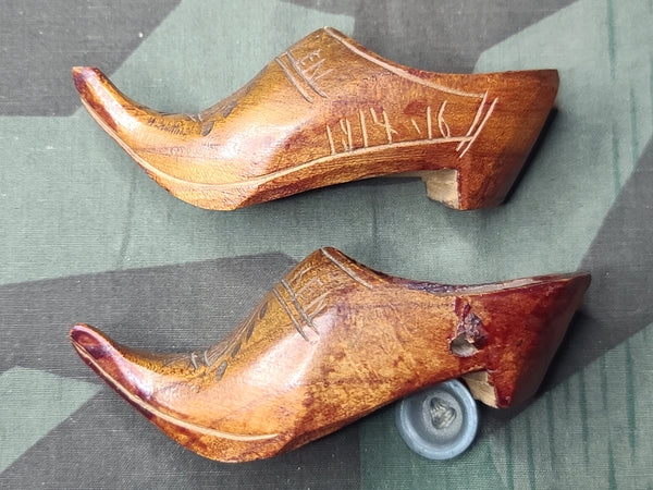 Andenken Belgien Krieg 1914-16 Tiny Wood Shoes Trench Art