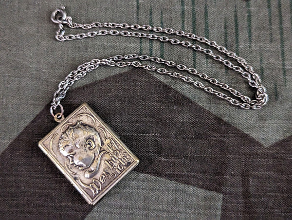 Wer bin ich Locket Necklace