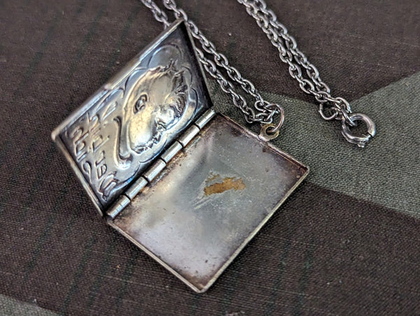 Wer bin ich Locket Necklace