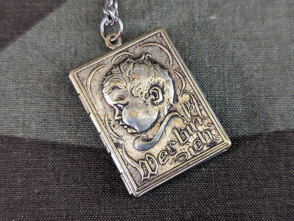 Wer bin ich Locket Necklace