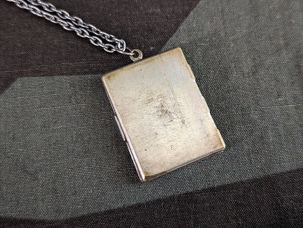 Wer bin ich Locket Necklace