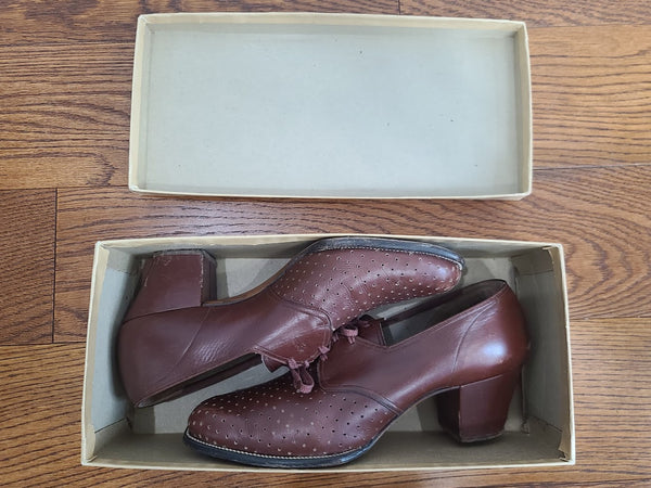 Florsheim Brown Shoes in Box (Size 8A)