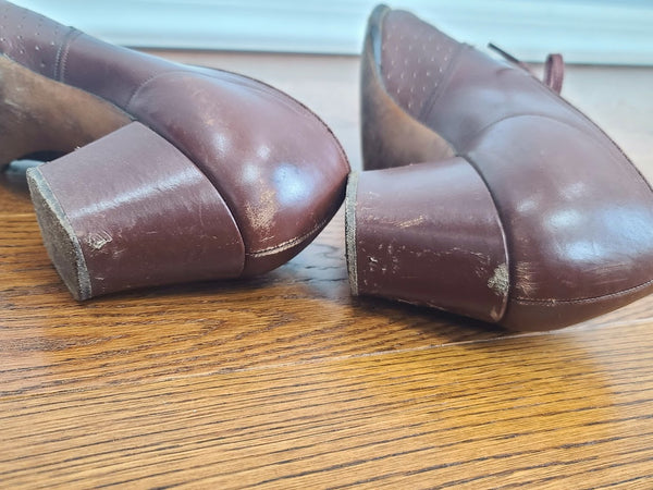 Florsheim Brown Shoes in Box (Size 8A)