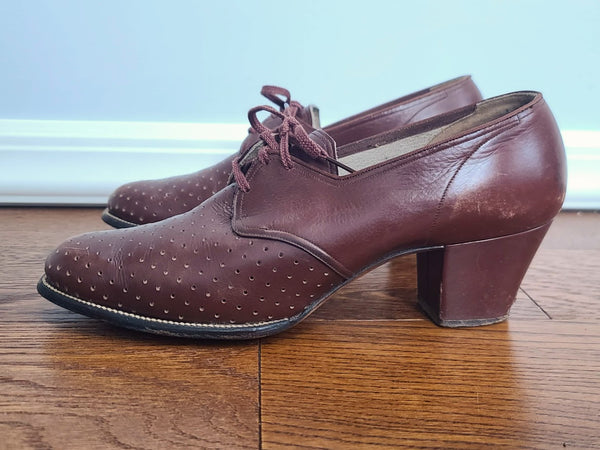 Florsheim Brown Shoes in Box (Size 8A)