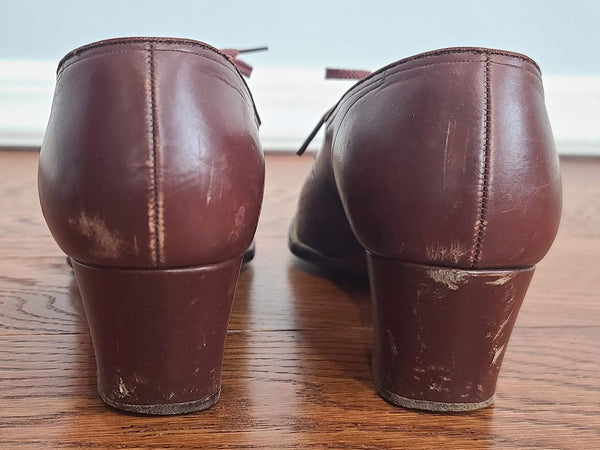 Florsheim Brown Shoes in Box (Size 8A)