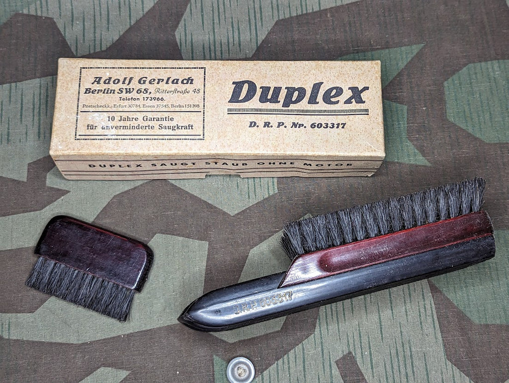German Static Duplex Static Clothing Brush DRP