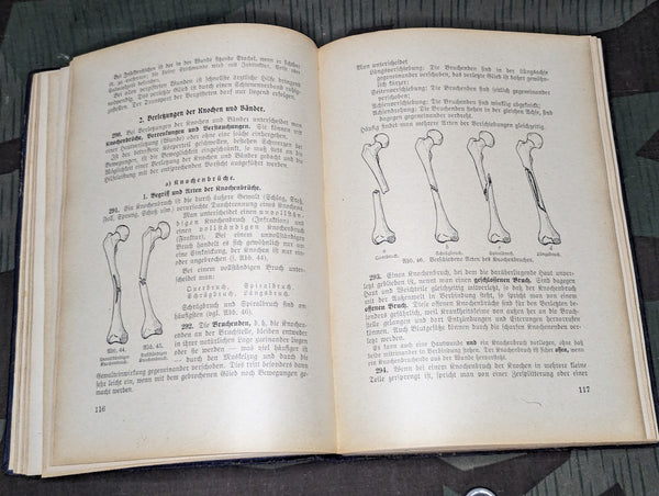 Wehrmacht Course Book for Sanitäts-Unteroffiziere u. Mannschaften 1939