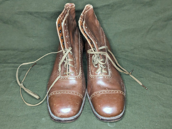 Women's Boots (~ Size 8 Narrow)