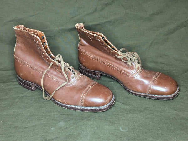 Women's Boots (~ Size 8 Narrow)