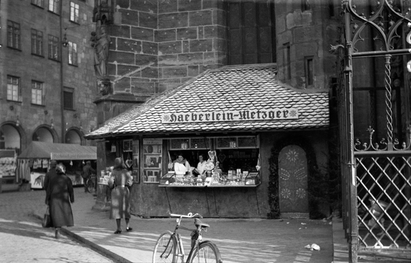 Blue Haeberlein Metzger Lebkuchen Cookie Tin