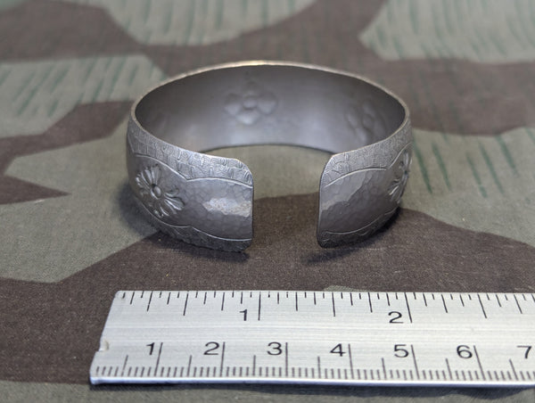 EM Handarbeit Neusilber Cuff Bracelet