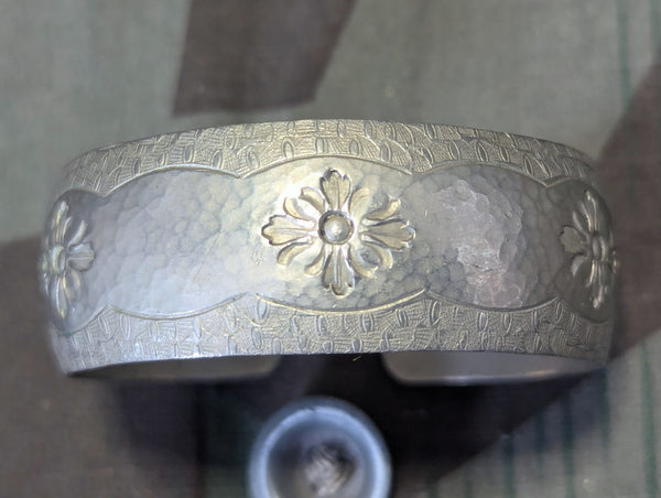 EM Handarbeit Neusilber Cuff Bracelet