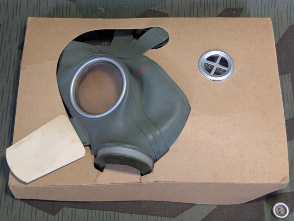 Original VM40 Volksgasmaske Luftschutz on Cardboard No Box