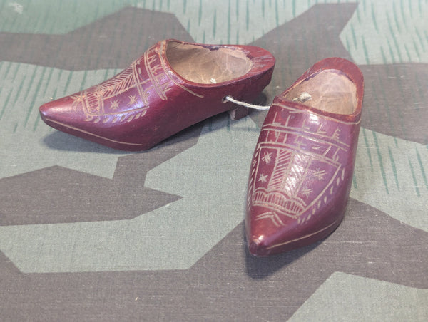 WWI Andenken Lille 1914-16 Tiny Wood Shoes Trench Art
