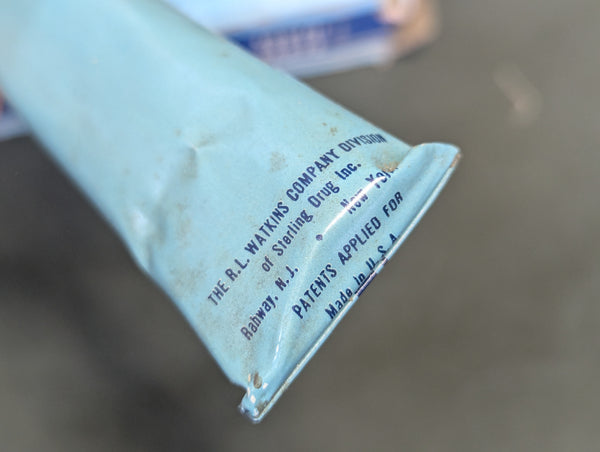 Lyons Toothpaste in Box (Full)