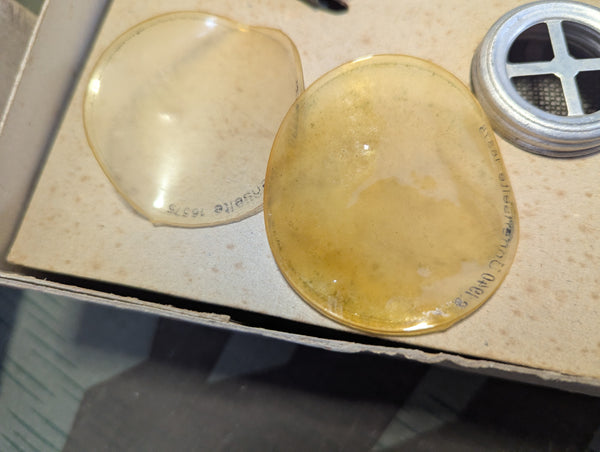 VM40 Volksgasmaske Luftschutz Mens Gas Mask in Box