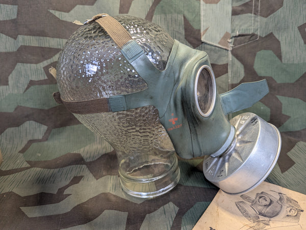 VM40 Volksgasmaske Luftschutz Mens Gas Mask in Box