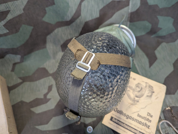 VM40 Volksgasmaske Luftschutz Mens Gas Mask in Box