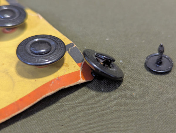 Full Card of Pilcher's Detachable Buttons 6 Buttons 5/8"