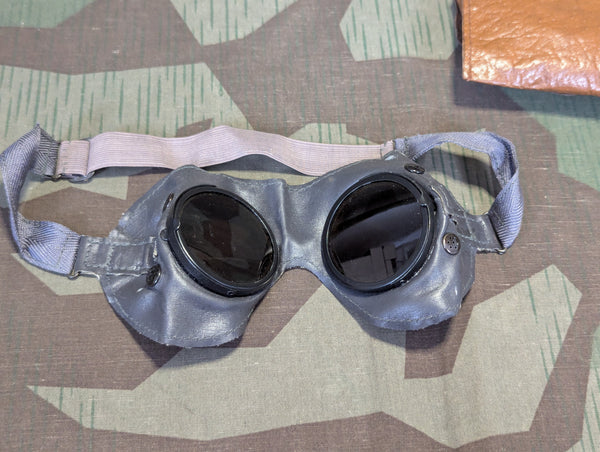 Tinted Motorcycle Goggles in Pouch Umbral