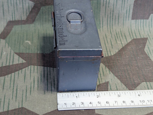 Sicherheitsnadeln Wehrmacht Safety Pin Box