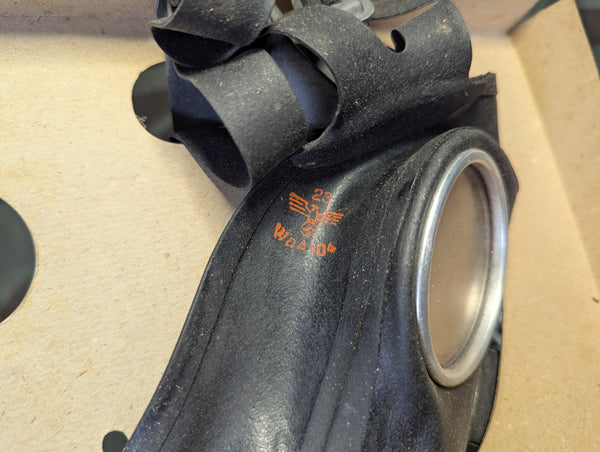 VM40 Volksgasmaske Luftschutz Women's Gas Mask in Box