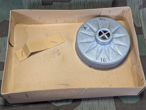 VM40 Volksgasmaske Luftschutz Women's Gas Mask in Box