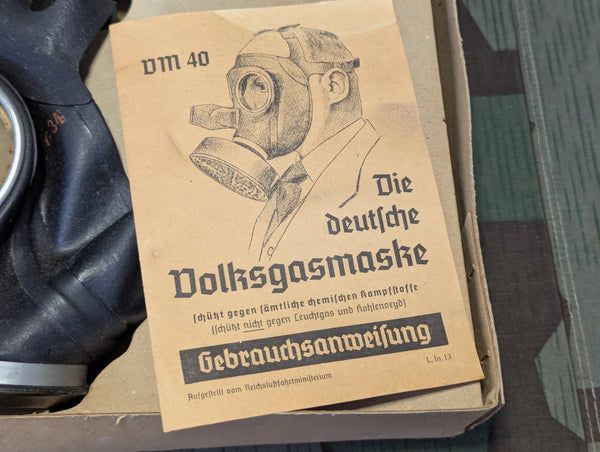 VM40 Volksgasmaske Luftschutz Women's Gas Mask in Box