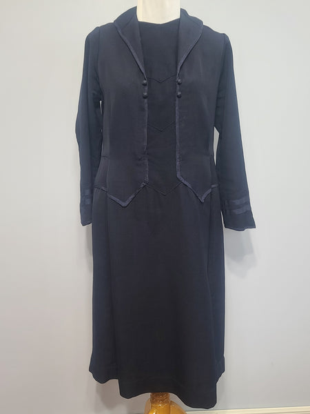 German 1920s Flapper Dress <br> (B-40" W-37"H-42")