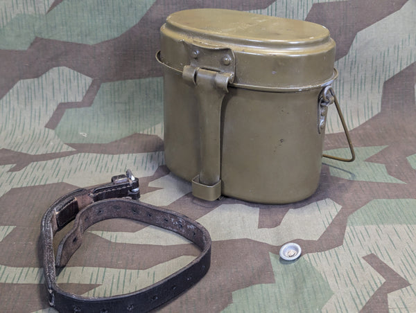 Matching CFL44 Mess Kit with Zelt Strap