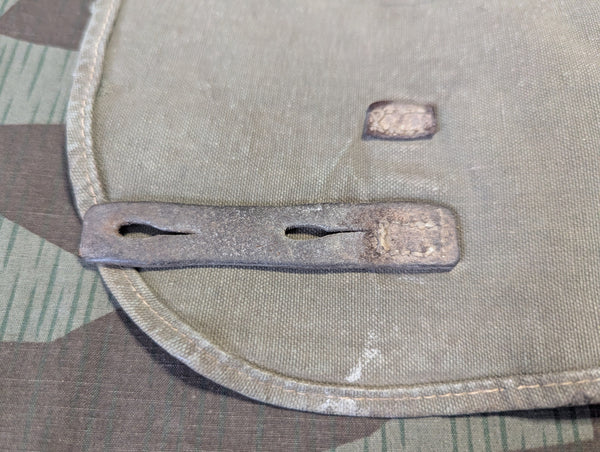Early M31 Breadbag Worn