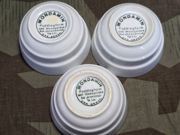 Mondamin Pudding Form and Measuring Cups (Set of 3)