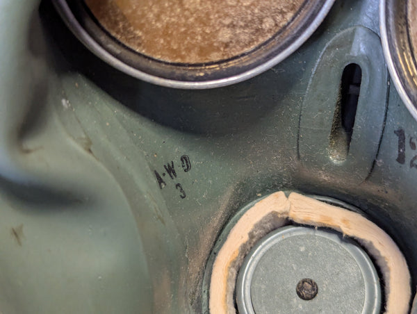 VM40 Volksgasmaske in Canister